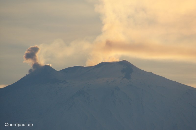 Etna dampft